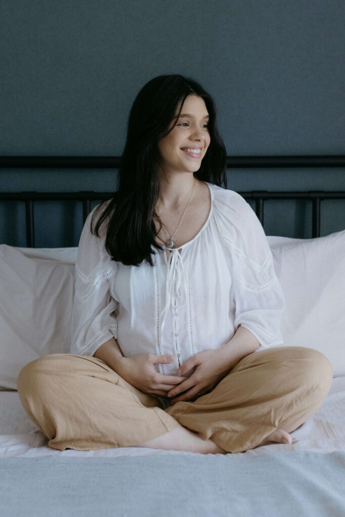 glad gravid kvinna