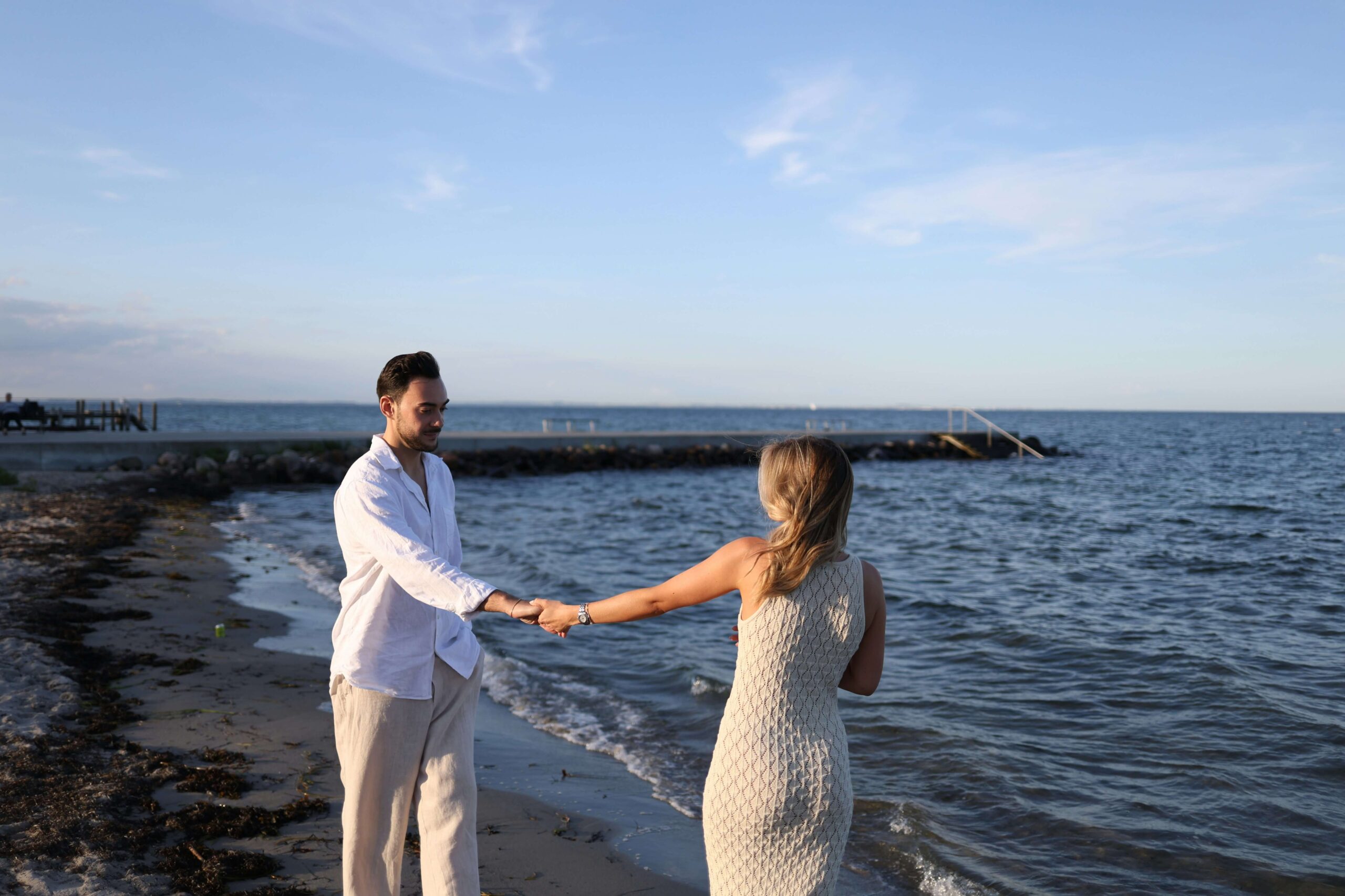 paret har det bra pa stranden